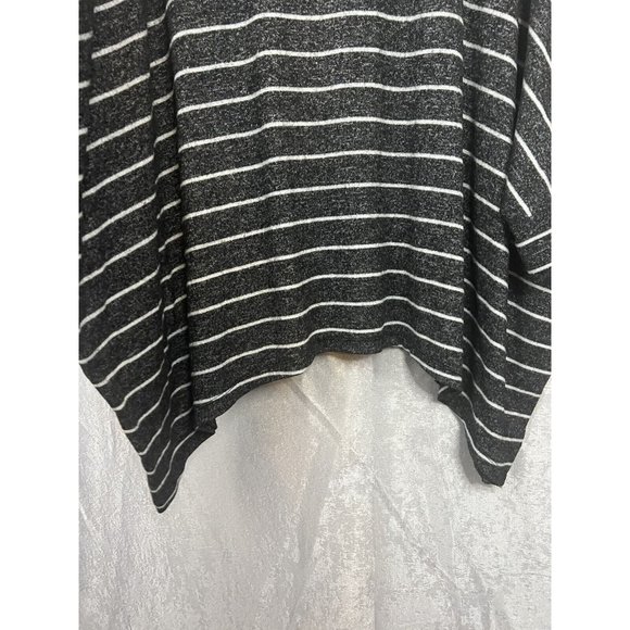 Maurices Over Sized Sweater Top Sz S/M Black/White Short Sleeve Cowl Neck Knit P - Picture 6 of 10